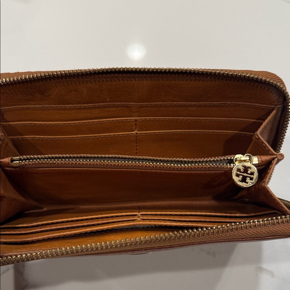 Tory Burch Brown Leather Wallet with Gold Logo - Picture 9 of 14